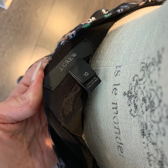 Jcrew pencil skirt size 10 with pattern - Picture 2 of 3